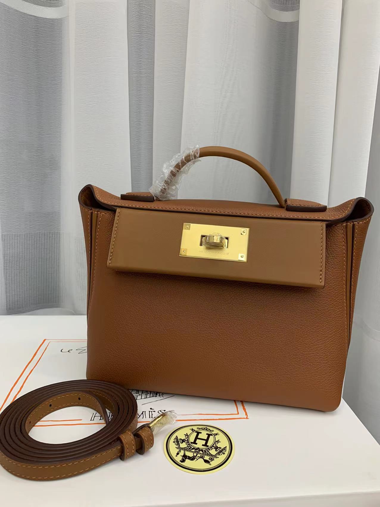 Hermes Kelly Mini 2424 21cm Handbag in Brown Clemence Leather 